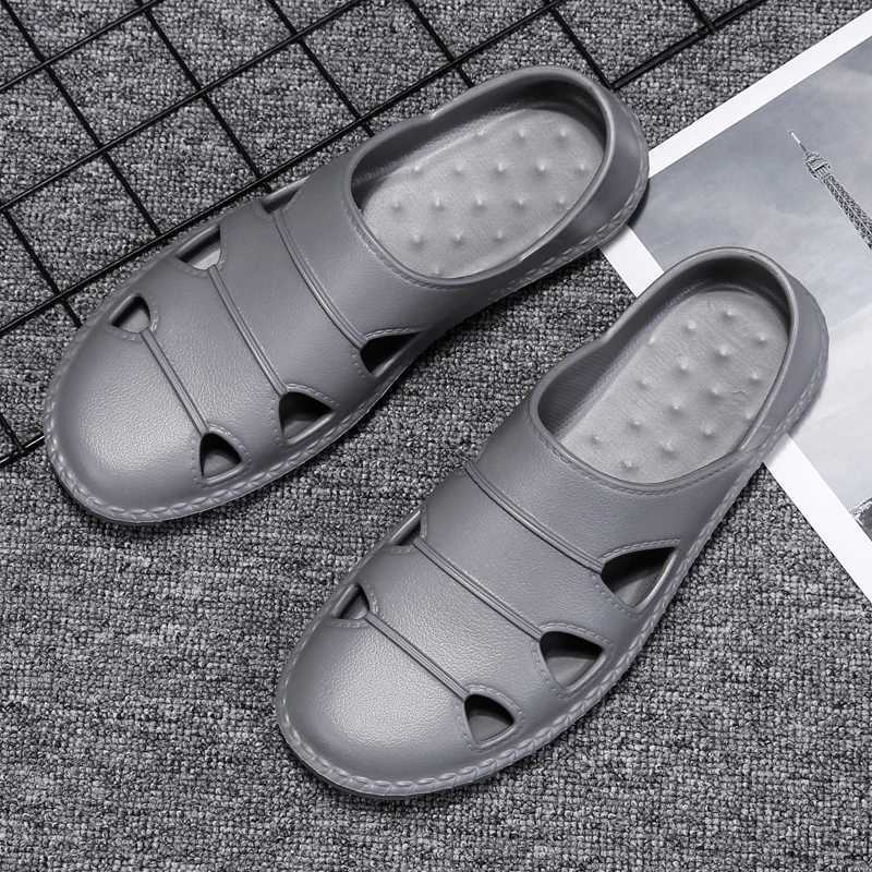New Arrival Oversized mens sandals summer hollow out beach shoes trendy fashionable non slip lightweight casual sandals outdoor work shoes T250220