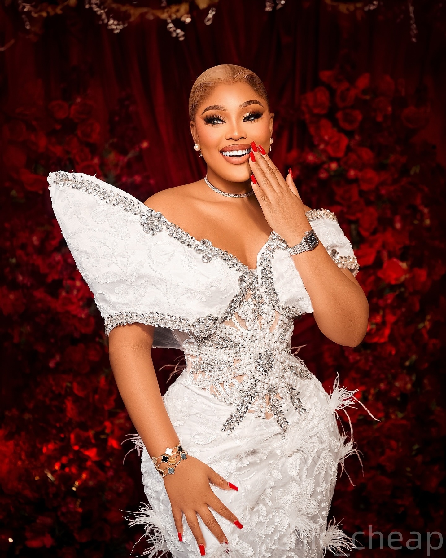 2025 Arabic Aso Ebi Plus Size White Wedding Dress Feather Crystals Pearls Sequined Lace Stylish Vintage Bridal Gowns Dresses ZJ0455