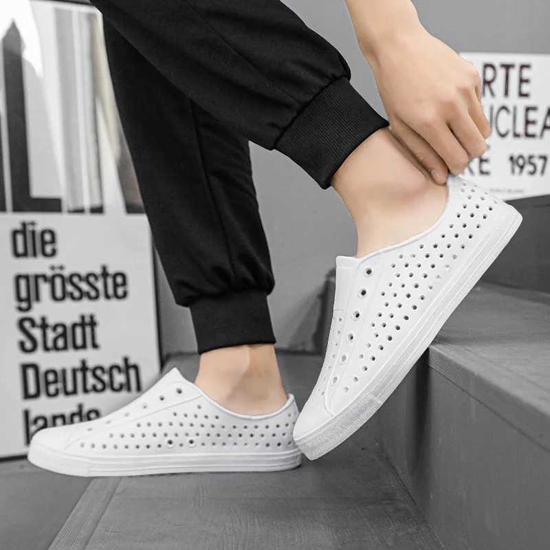 New Arrival New Beach Sandals Mens Anti slip Hole Sandals Work Shoes Summer Garden Shoes Water Shoes Soft and Comfortable Outdoor Shoes T250220