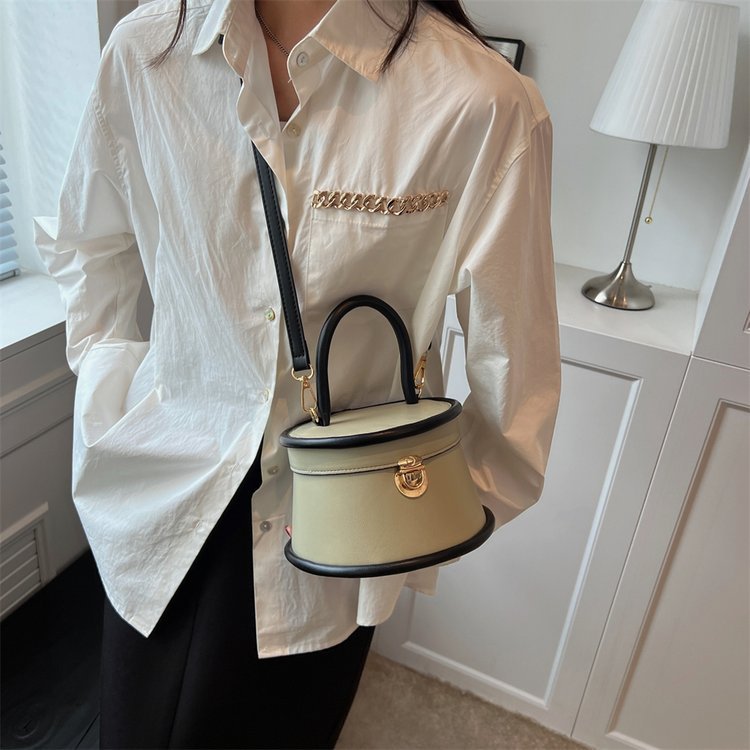 Free shipping 2025 designer Shoulder Bags For womans handbag simple fashion women Latch crossbody Bag Leisure bucket bag