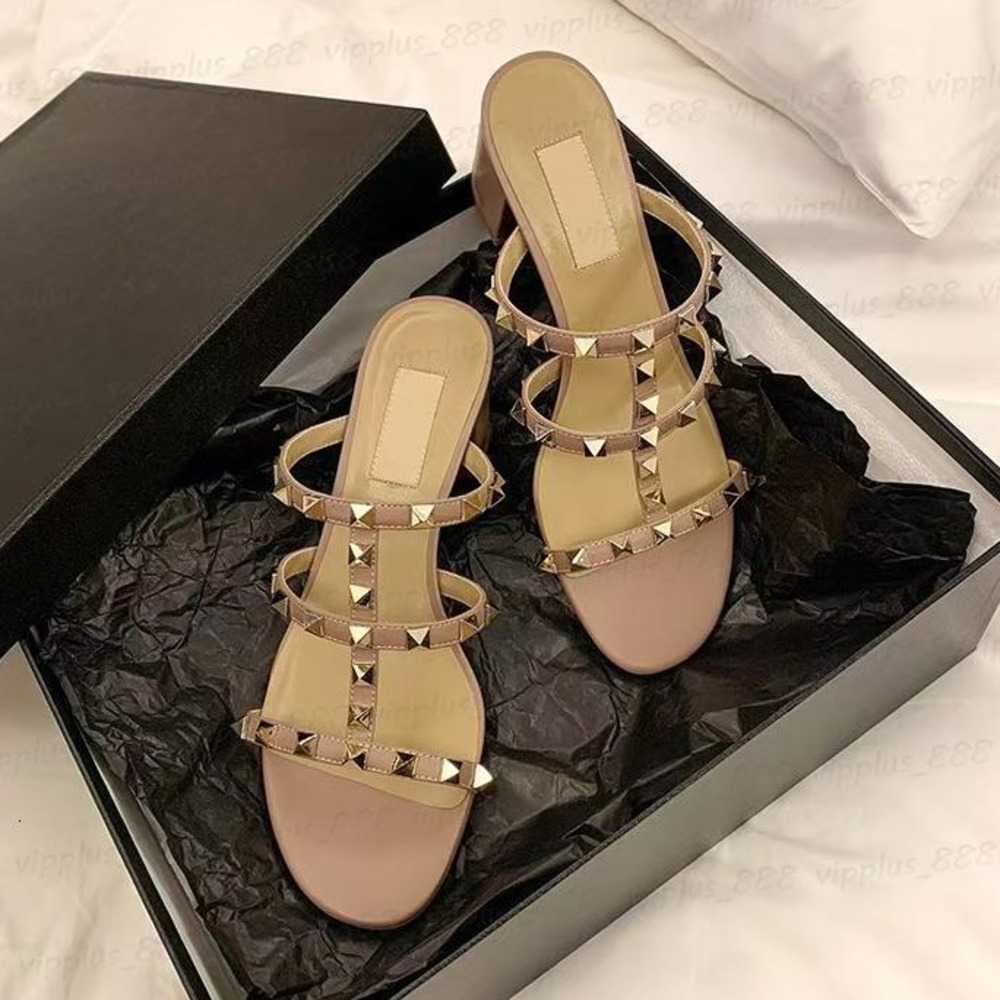 Sandals Luxury Designer Summer Sandals Womens Slide Shoes Slipper 2025 New Leather Stud Sandals Nude Womens Rivet Thick Heels Versatile Fashion 6cm High Heels 01