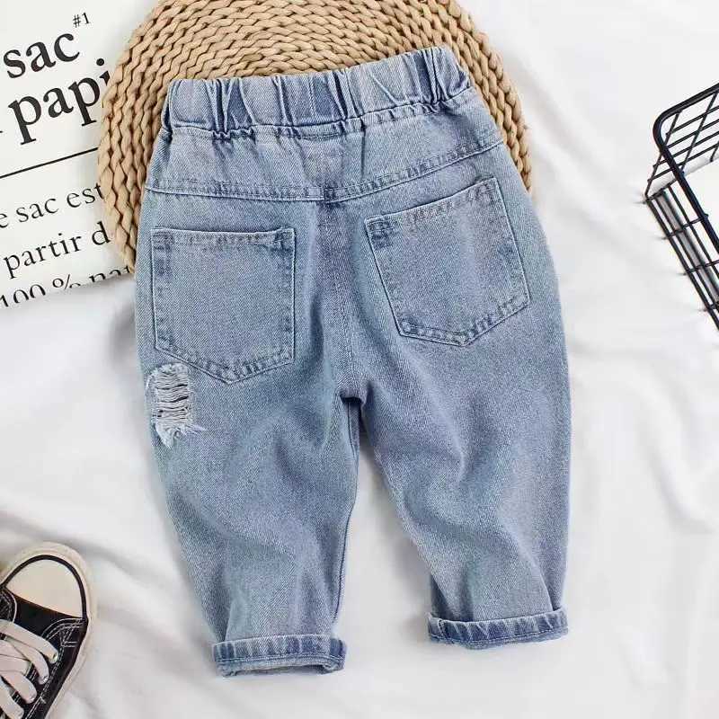 Childrens Clothing Baby Childrens Jeans 2024 Spring New 1-7 Year Old Boys and Girls Loose and Fashionable Perforated Jeans Z250220
