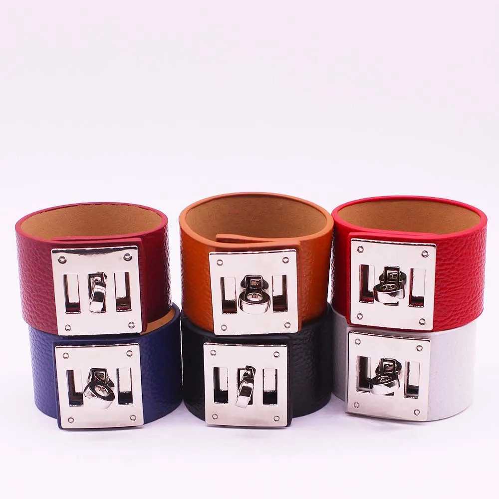 Charm Bracelets TOTABC European Fashion Punk Wide Round Leather Bracelet and Bracelet Womens Cuff Bracelet Declaration Jewelry J250217KV80