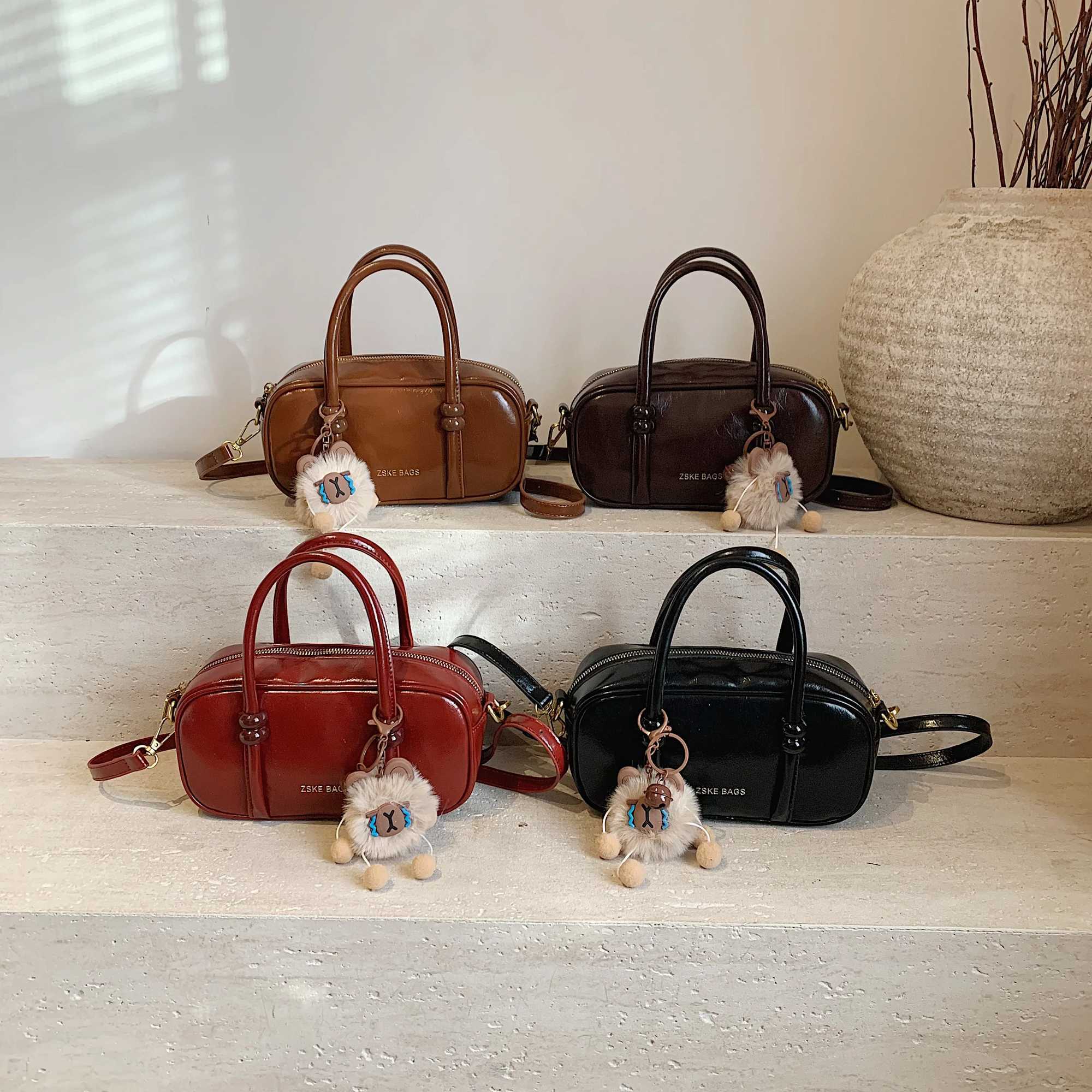 Niche Design Fashion Handheld Womens Baseball Bag 2024 New Retro Shoulder Bag Premium Retro Cross Body Bag Y250320