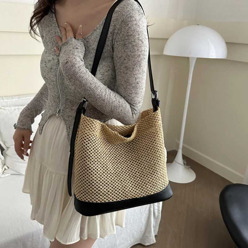 Fashion Straw Women Shoulder Bags Woven Female Handbags Large Capacity Summer Beach Straw Bags Casual Tote Purses England Style