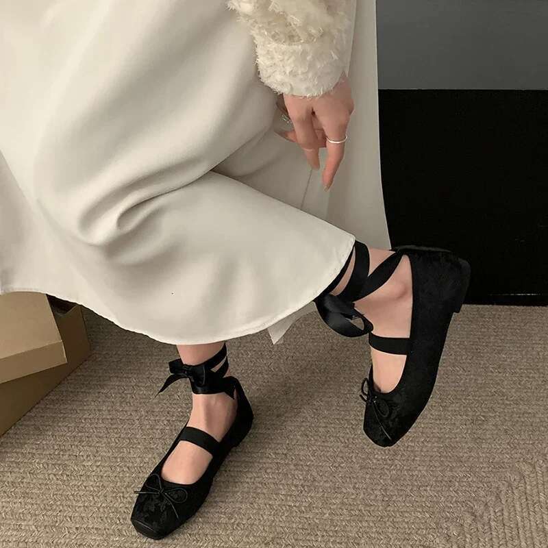 2025 Designer Ankle Cross Strap Women Fashion Shallow Ladies Comfort Soft Sole Flat Heel Ballerina Shoes