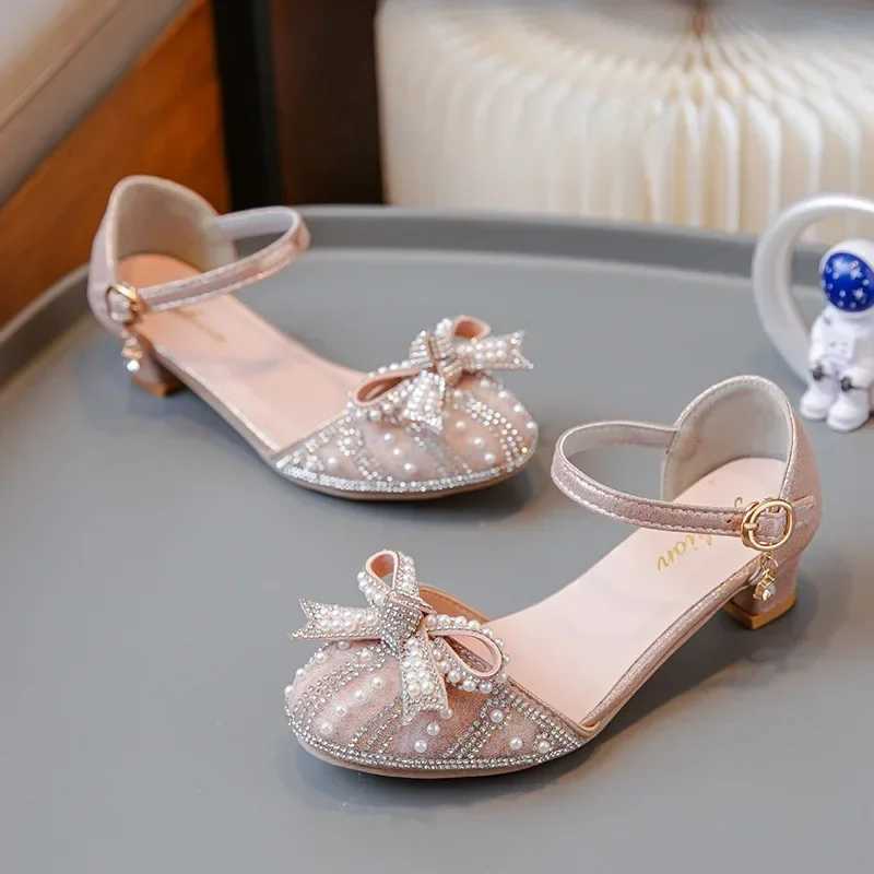 Girls Bow Sandals 2024 Summer New Fashion Princess Shoes for Party Wedding Kids Rhinestone High Heels Childrens Leather Shoes W250221
