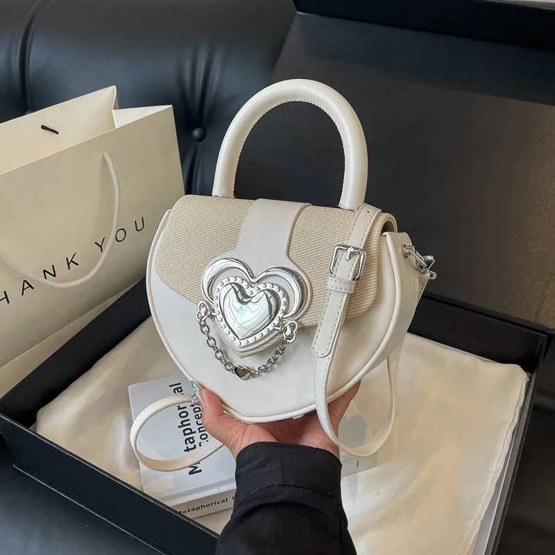 White and black heart-shaped girls heart handbag 2024 new trend fashion niche design crossbody bag Korean popular shoulder bag Y250319