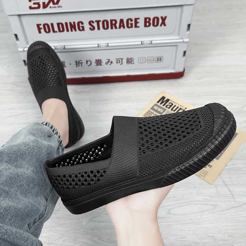 New Arrival Mens Clogs Quick Dry Sandals for Men Garden Shoes Home Slippers Outdoor Beach Sandals Anti-Slip Bathroom Slippers Sandals T250220
