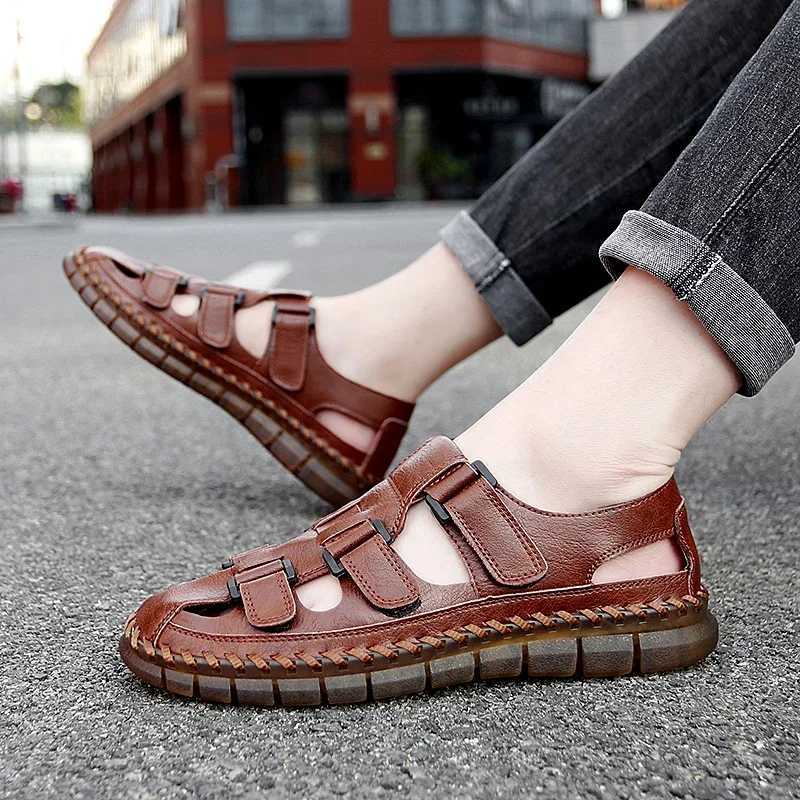 New Arrival New Summer Leather Men Sandals Fashion Breathable Casual Shoes Men Soft Bottom Outdoor Beach Sandals Roman Slippers Big Size 47 T250220
