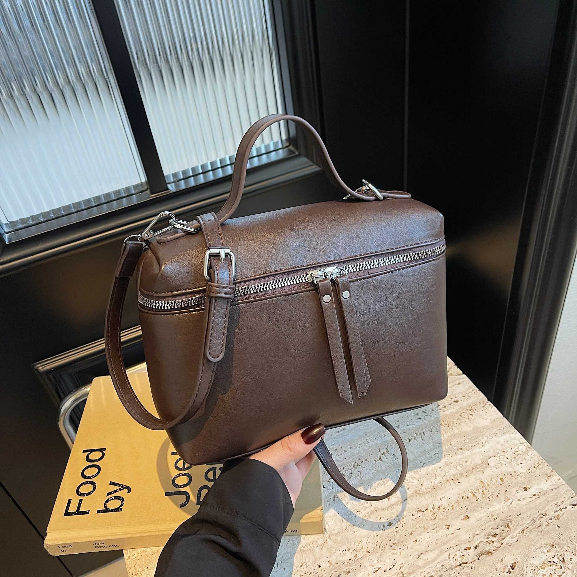 Designer New Lightw… - image