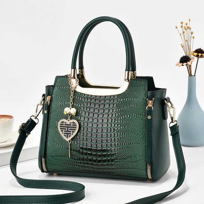 Elegant Buckle Heart Chain Decor Handbag Womens Solid Color Crossbody Bag Braided Details Flap Purse for Work Z250220