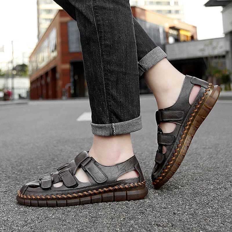 New Arrival New Summer Leather Men Sandals Fashion Breathable Casual Shoes Men Soft Bottom Outdoor Beach Sandals Roman Slippers Big Size 47 T250220