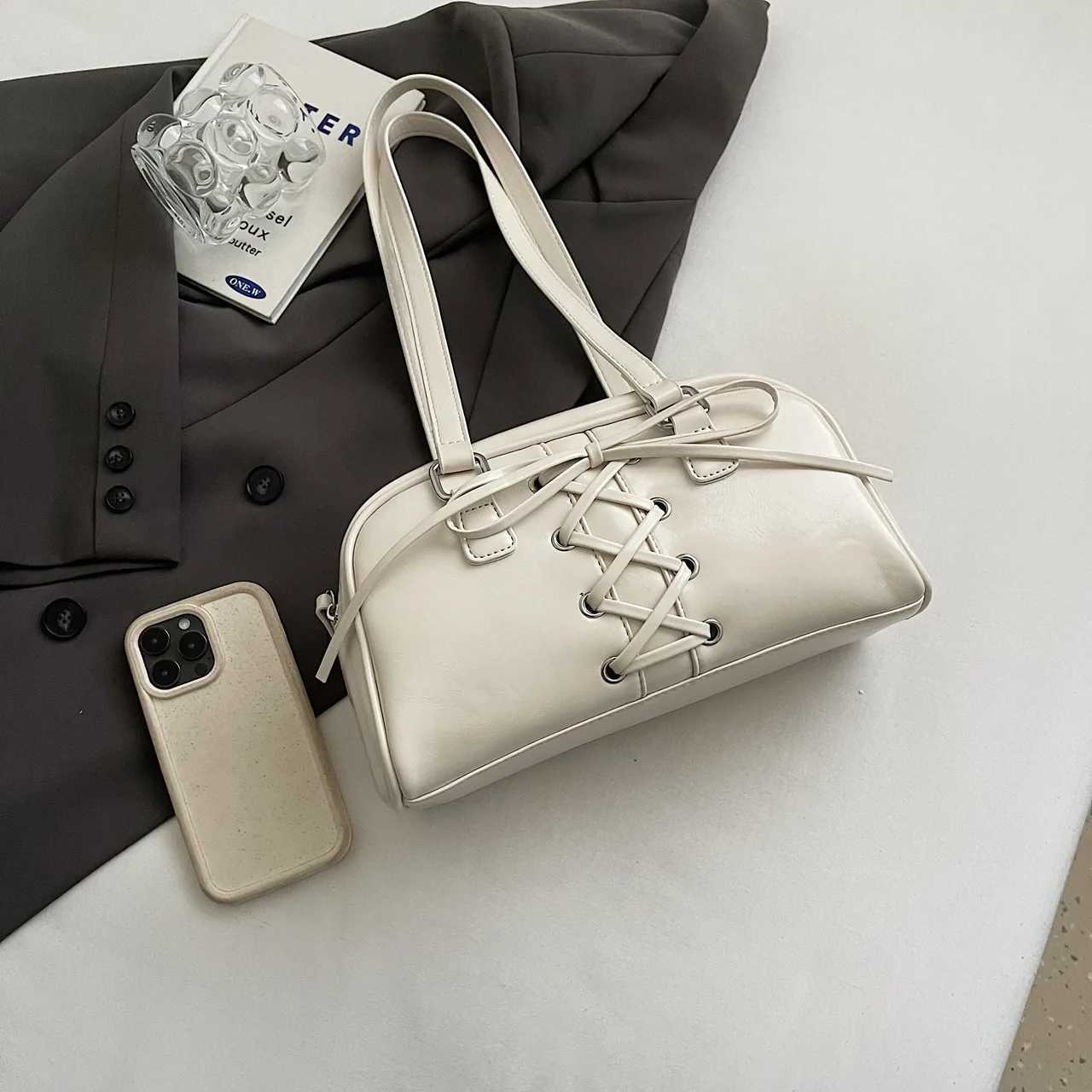 High end and large capacity bag for women 2024 new autumn and winter versatile single shoulder armpit bag hand-held Boston bag Y250320