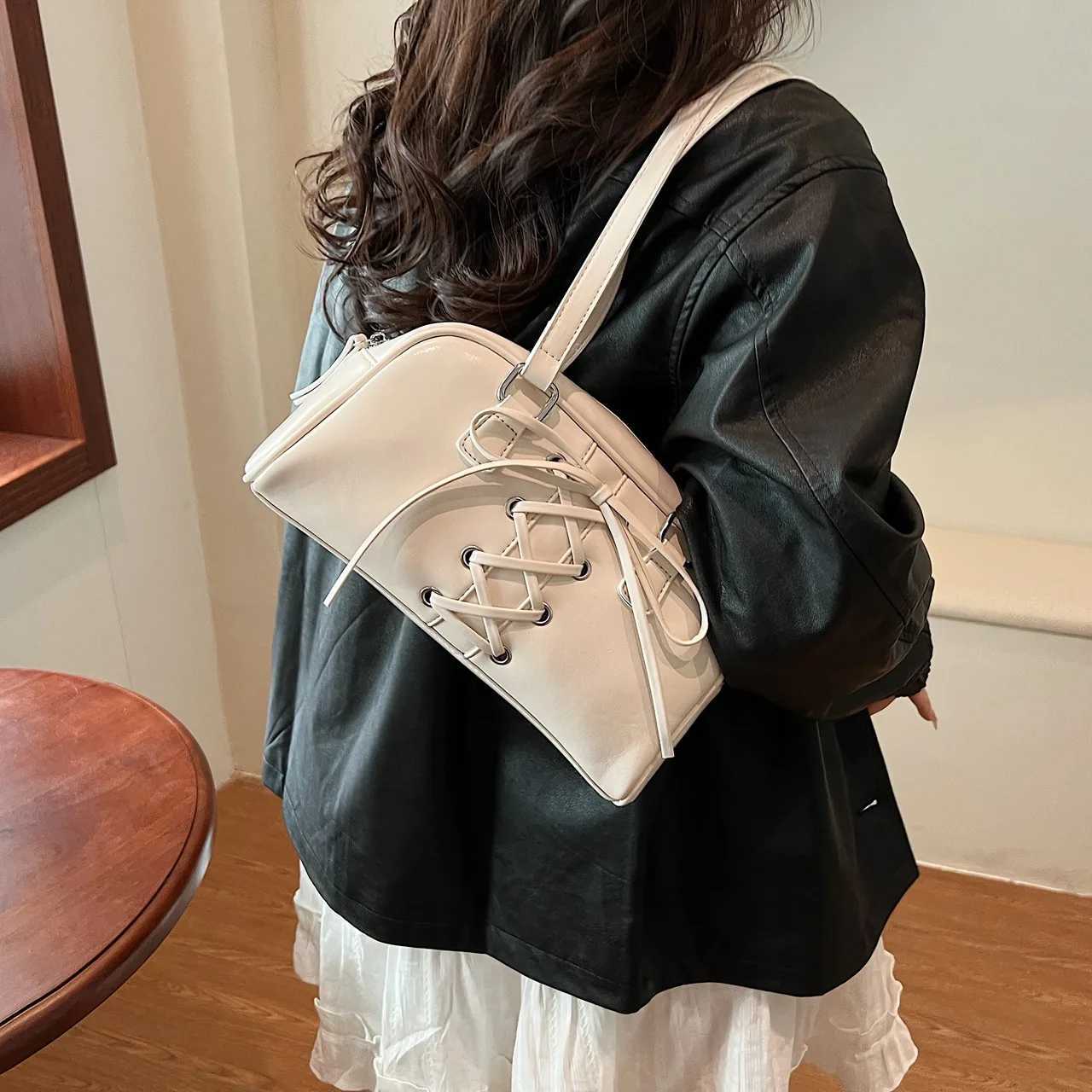 High end and large capacity bag for women 2024 new autumn and winter versatile single shoulder armpit bag hand-held Boston bag Y250320