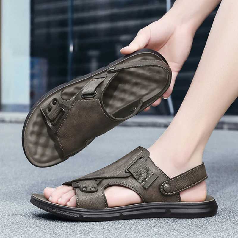 New Arrival Mens Sandals Massage Slippers Outdoor Comfortable Men Beach Shoes Classic Summer Non-Slip Thick-soled Leather Sandals T250220