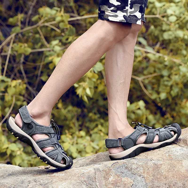New Arrival Summer Sandals Mens Baotou Beach Shoes Soft Sold Leather Anti Slip Outdoor Hollow Breathable Daily Casual Mens Shoes Slippers T250220
