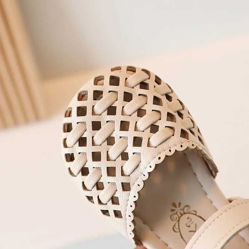 Summer Sandals New Childrens Sandals Girls Woven Hollow Fashion Princess Shoes Anti-kicking Flat Soft Bottom Baby Toddler ShoesXJ250221