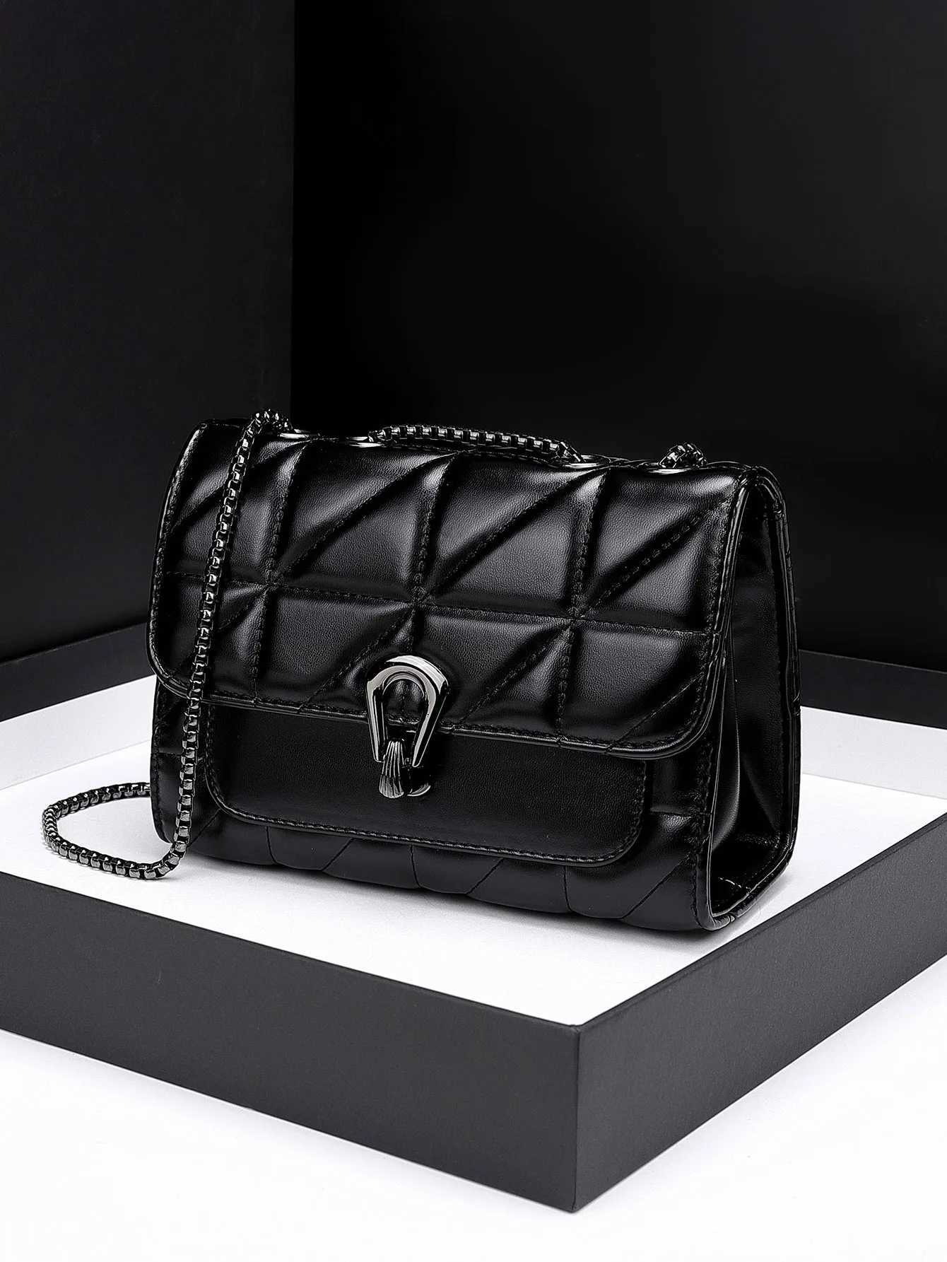 flip womens diagonal cross bag PU leather bedding embroidered handbag fashionable luxury designer chain shoulder bag Z250220