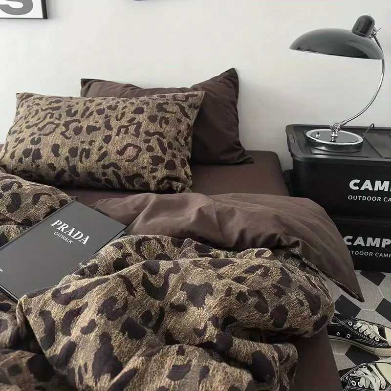 Luxury Brown Leopard Print Bedding Set Fashion Quilt Cover and Flat Sheet Pillowcase Single Double Queen Size for Adults CoupleXJ250220