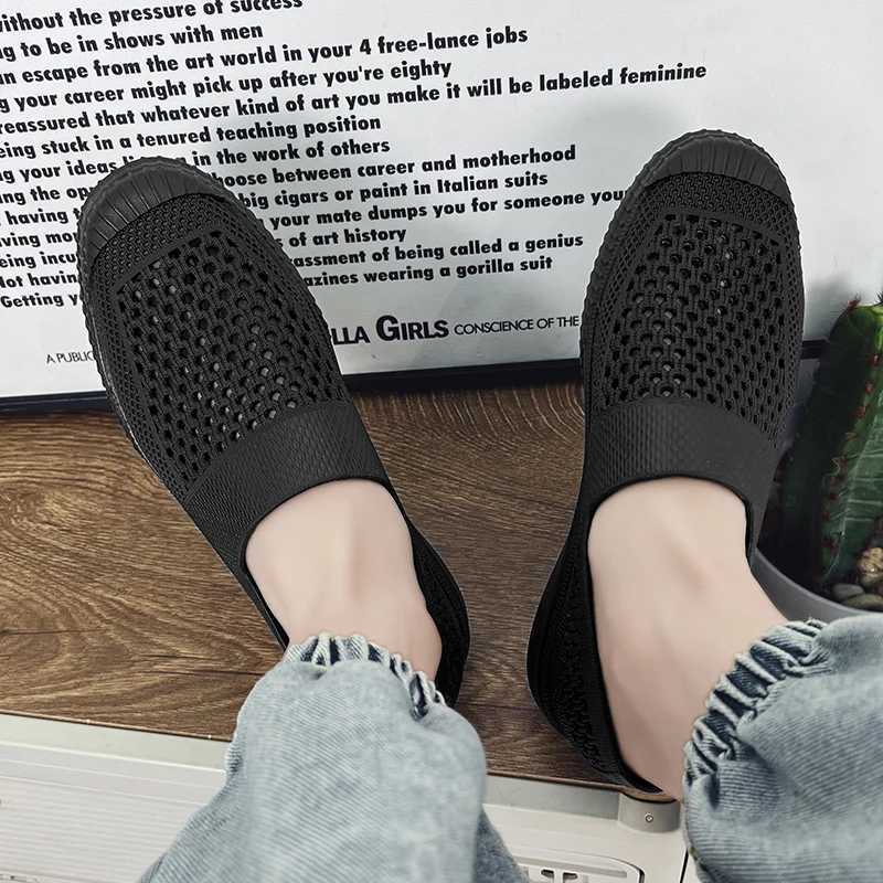 New Arrival Mens Clogs Quick Dry Sandals for Men Garden Shoes Home Slippers Outdoor Beach Sandals Anti-Slip Bathroom Slippers Sandals T250220