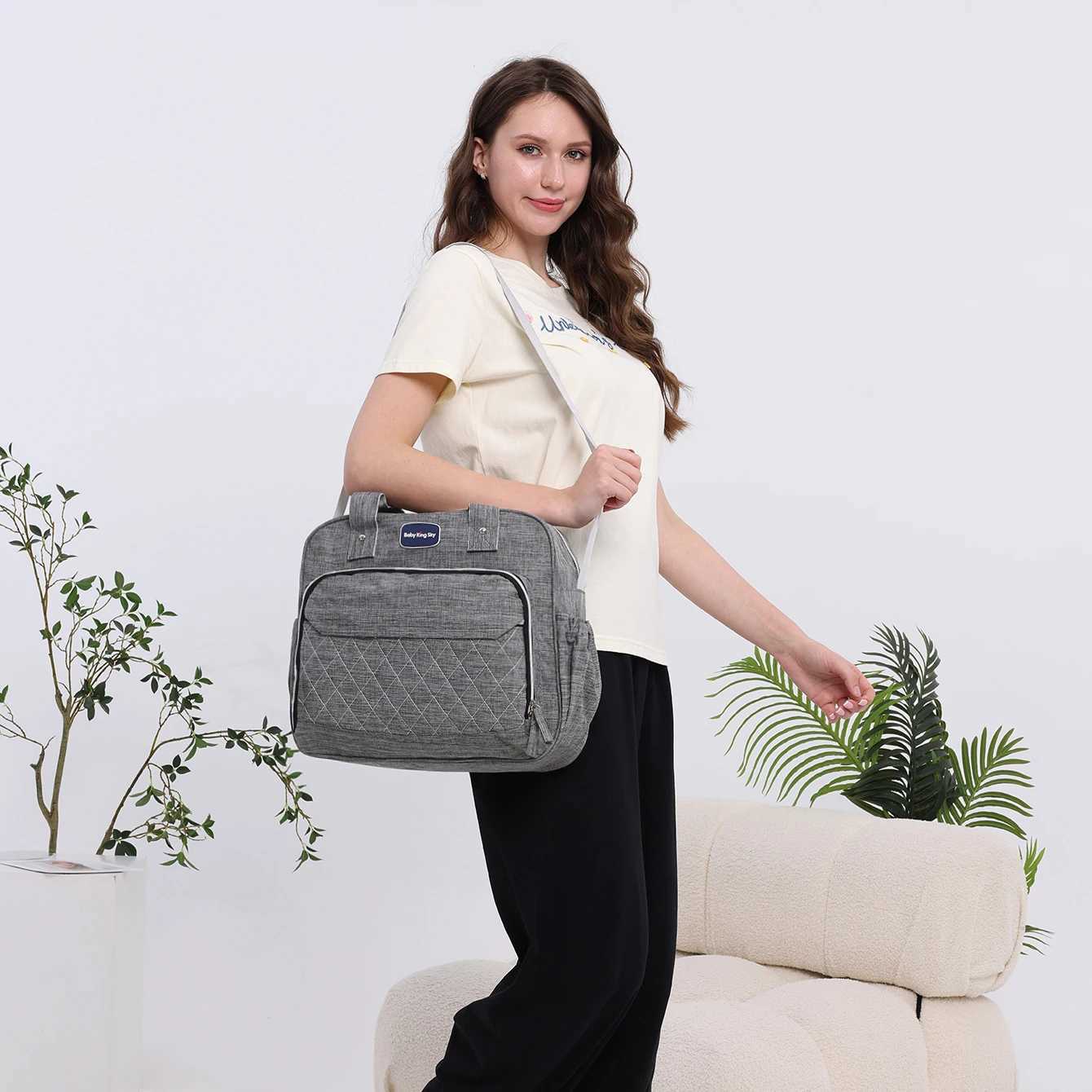 Fashionable and High Quality One Shoulder Handheld Mommy Bag with Diamond Grid Large Capacity Multi functional Diagonal Diaper B X250220