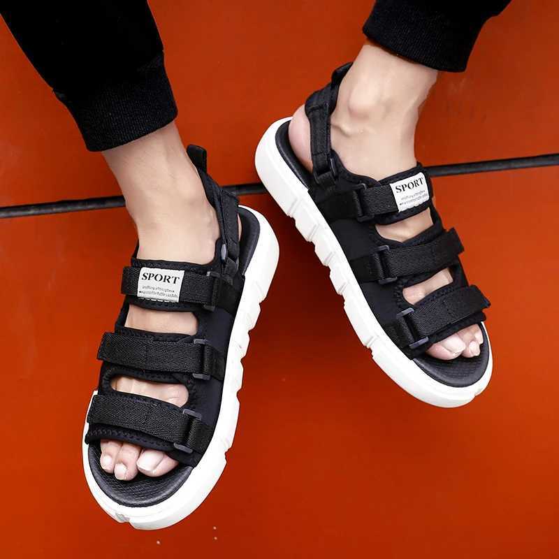 New Arrival Summer Mens Sandals Fashion Trends Adult Mens Sandals Brand Shoes Light Beach Sandals Boys Trendy Designer Sandals T250220