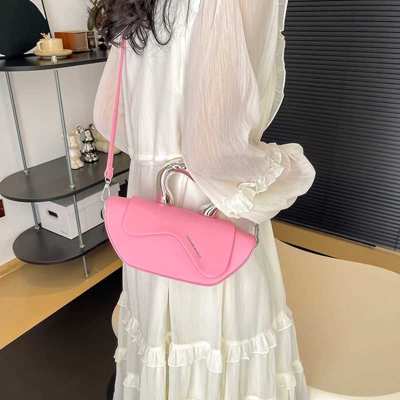 This years popular niche design with contrasting color bags 2023 new womens bags versatile summer crossbody bags mini wing Y250220