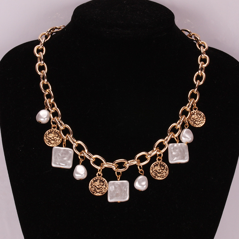 Vintage baroque faux pearl necklace women collarbone chain sweater chain ins niche design feeling