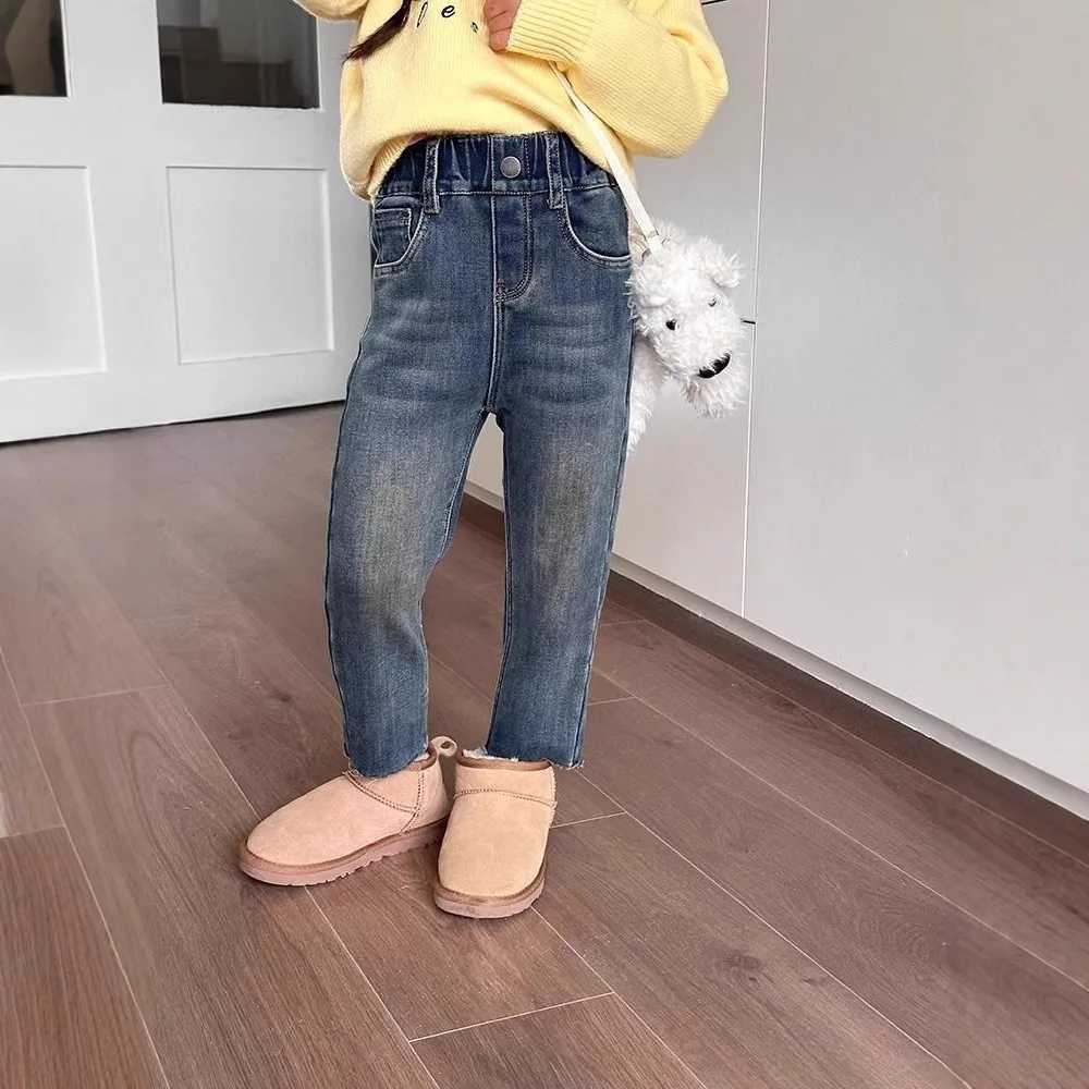 1-8Y Girls Winter Warm Jeans Thicken Velvet Button Decoration Kids Girls Skinny Trousers Vintage Soft Cotton Toddler Girls Pants Z250220
