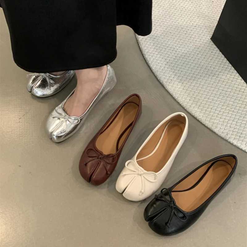 Brand new womens apartment soft ballet shoes slide on soft cushions Moccasins Tabi Ninja casual shoes MUJI womens shoes bow knot MUJI Y250220
