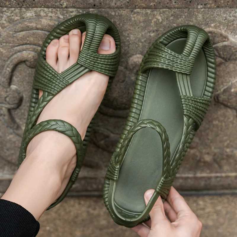 New Arrival Cheap summer mens sandals lightweight anti slip outdoor beach shoes womens fashionable casual green mens smooth sandals T250220