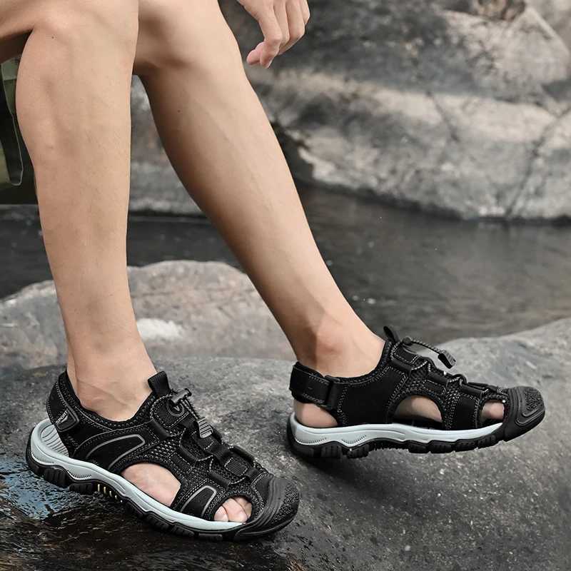 New Arrival Summer New Mens Sandals Mesh Breathable Beach Shoes Outdoor Non slip Soft soled Hiking Shoes Waterproof River Fishing Shoes T250220