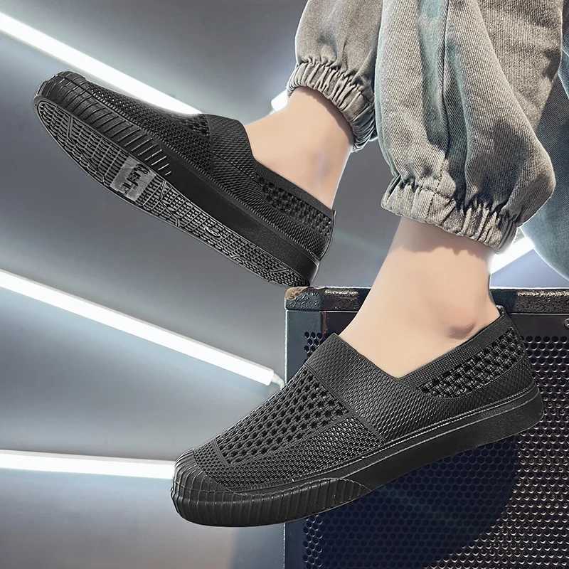 New Arrival Mens Clogs Quick Dry Sandals for Men Garden Shoes Home Slippers Outdoor Beach Sandals Anti-Slip Bathroom Slippers Sandals T250220