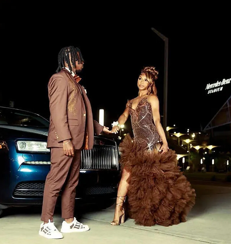 2025 Luxurious Beaded African Prom Dresses Side High Slit Sexy Pageant Party Dress Tiered Coffee Tulle Glitter Sequins Evening Gown Special Occasion W