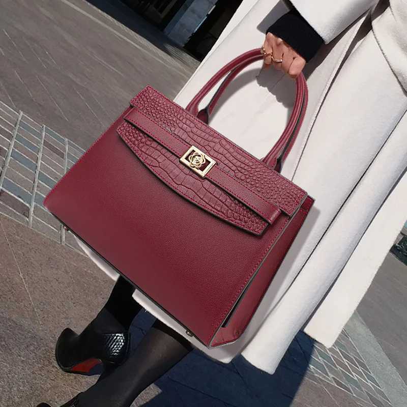 New Womens Handbag 2024 Fashion Trend Cowhide Square Bag Simple and Elegant One Shoulder Crossbody Bag Z250220