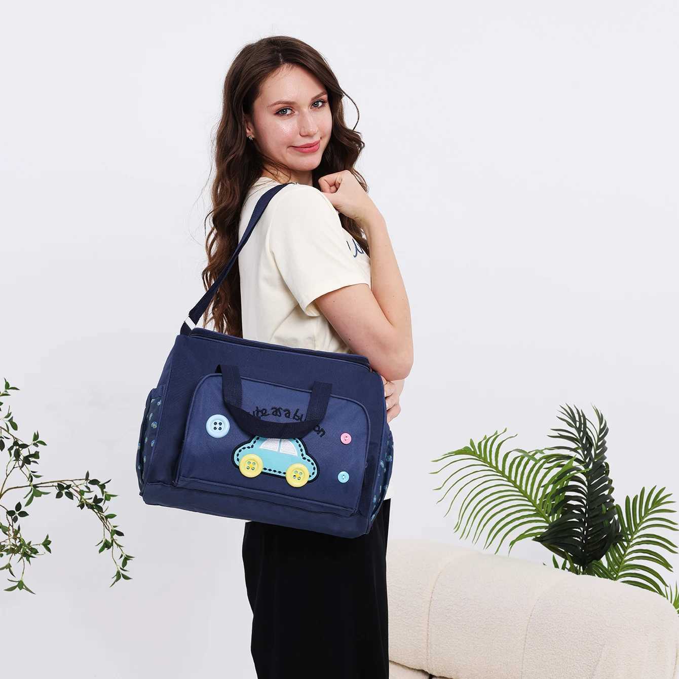 Mommy Bag Four Piece Set Fashion Multifunctional Oxford Fabric Cartoon Car Oblique Straddle Mommy Bag One Shoulder Maternal Baby X2502201