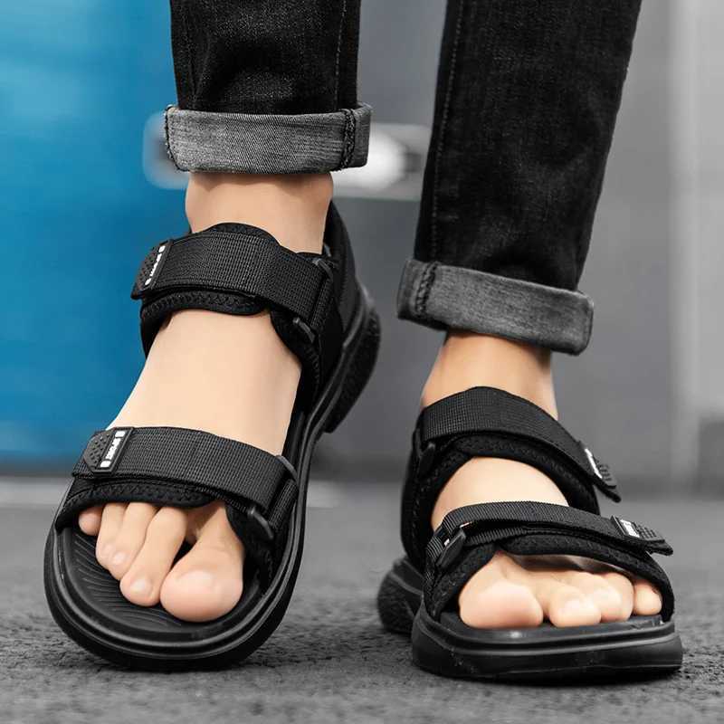 New Arrival Pair non-slip mens sandals summer new wear-resistant breathable simple white sole mens business beach shoes T250220