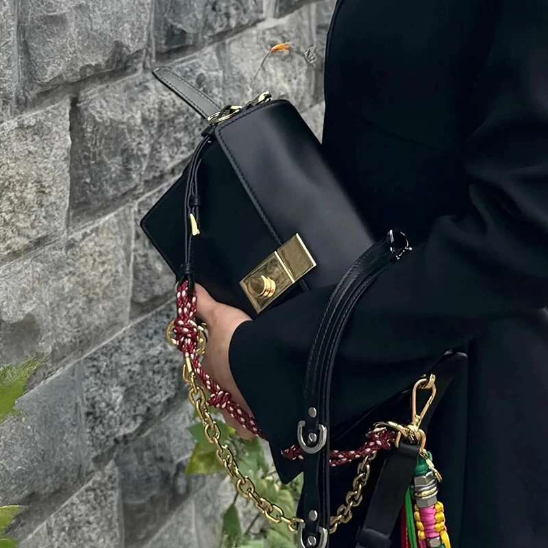 2025 hot Spring New Genuine Leather Brand Soft Sound Women Shoulder Fashion Gold Chian Crossbody Bags Lady
