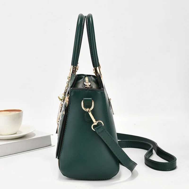 Elegant Buckle Heart Chain Decor Handbag Womens Solid Color Crossbody Bag Braided Details Flap Purse for Work Z250220