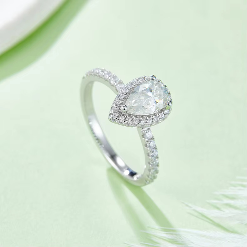 High Quality Classic Wedding Sterg Sier Water Drop Shaped D Color Pear-cut Moissanite Ring with GRA Certificate
