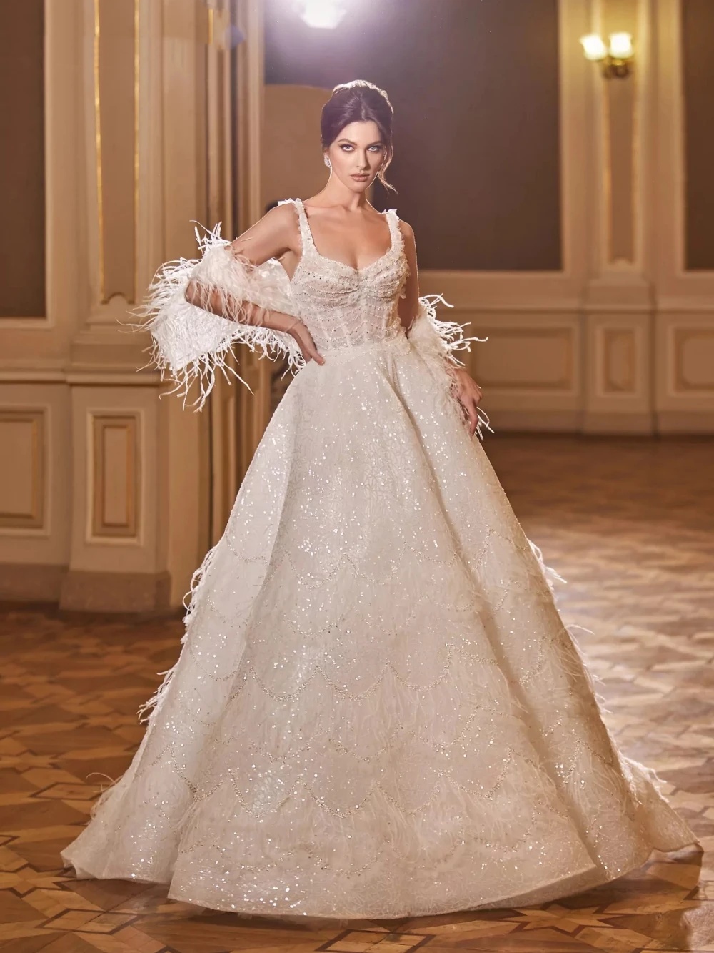 A e Women Wedding Spaghetti Straps Sleeveless Bridal Gowns Sequins Feather Sweep Train Dress Custom Made vestidos de novia