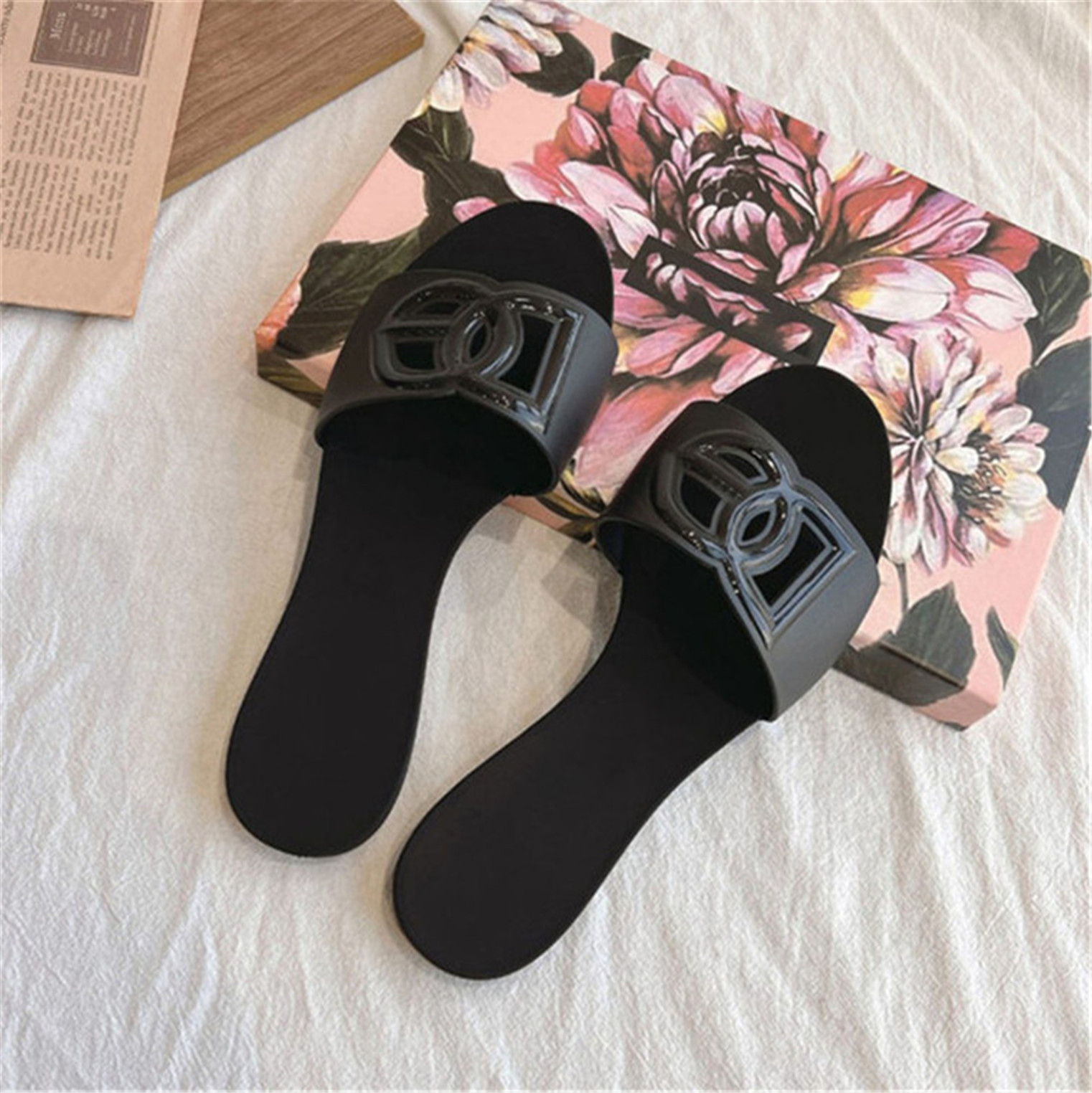 Hollowed out Slippers Letters sandles for women designer claquette Luxe Ladies Summer Casual Slides Sliders Sandals Woman mules Beach Shoes