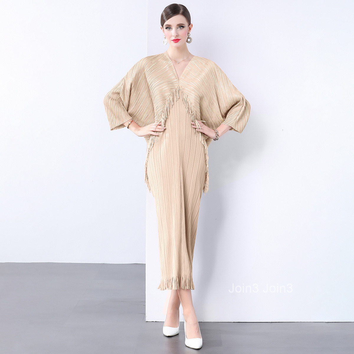 Spring and Autumn New Womens Elegant Dress Fashion V-neck Bat Sleeve Loose Folded Tassel Dress