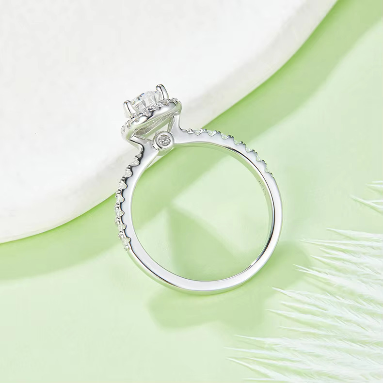 High Quality Classic Wedding Sterg Sier Water Drop Shaped D Color Pear-cut Moissanite Ring with GRA Certificate