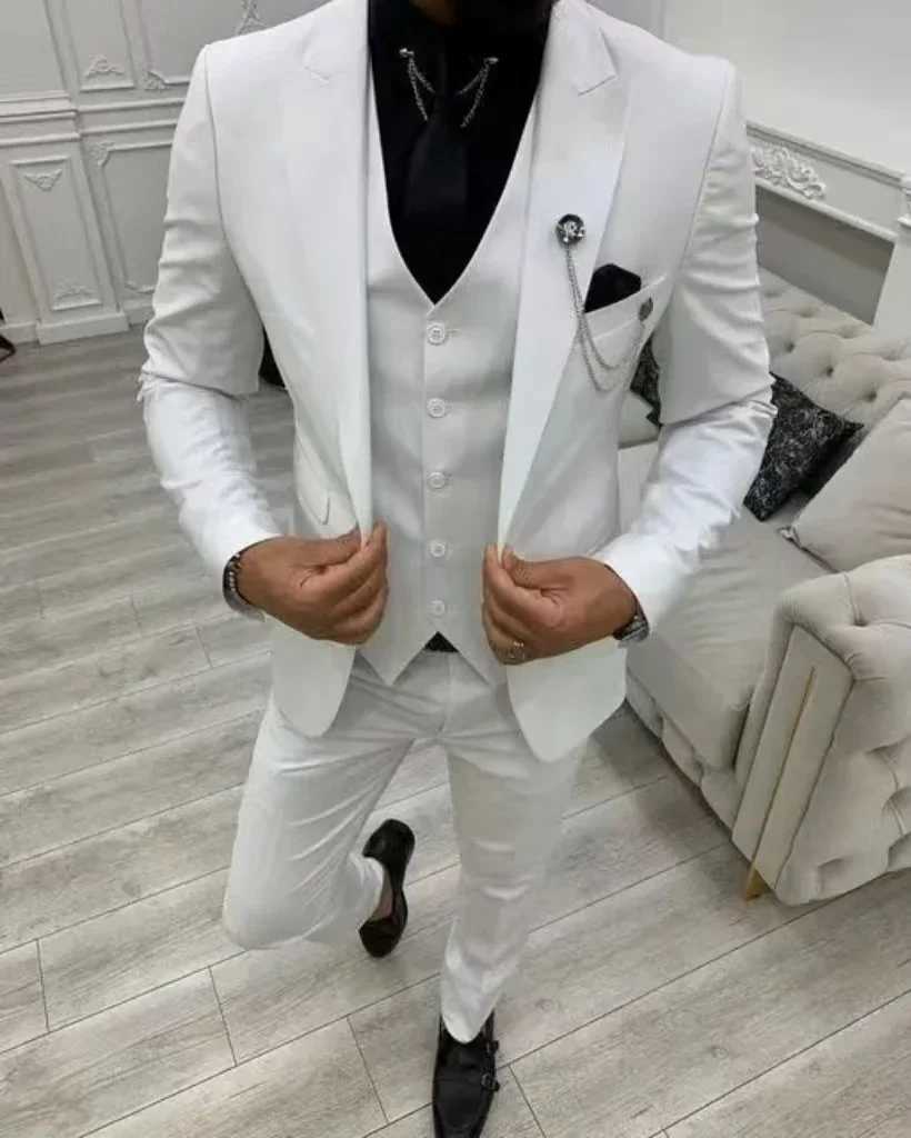 Formal Mens Suits 3 Pieces Blazer Vest and Pants Set Peak Lapel Elegant Suits for Men Wedding Dresses Business Evening PartyXJ250222