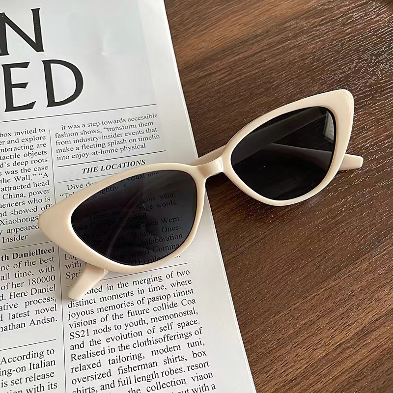 2025 new Triangular cat eye sunglasses for women with a high-end feel, making the face look smaller, anti-ultraviolet, vintage small frame, TikTok sun