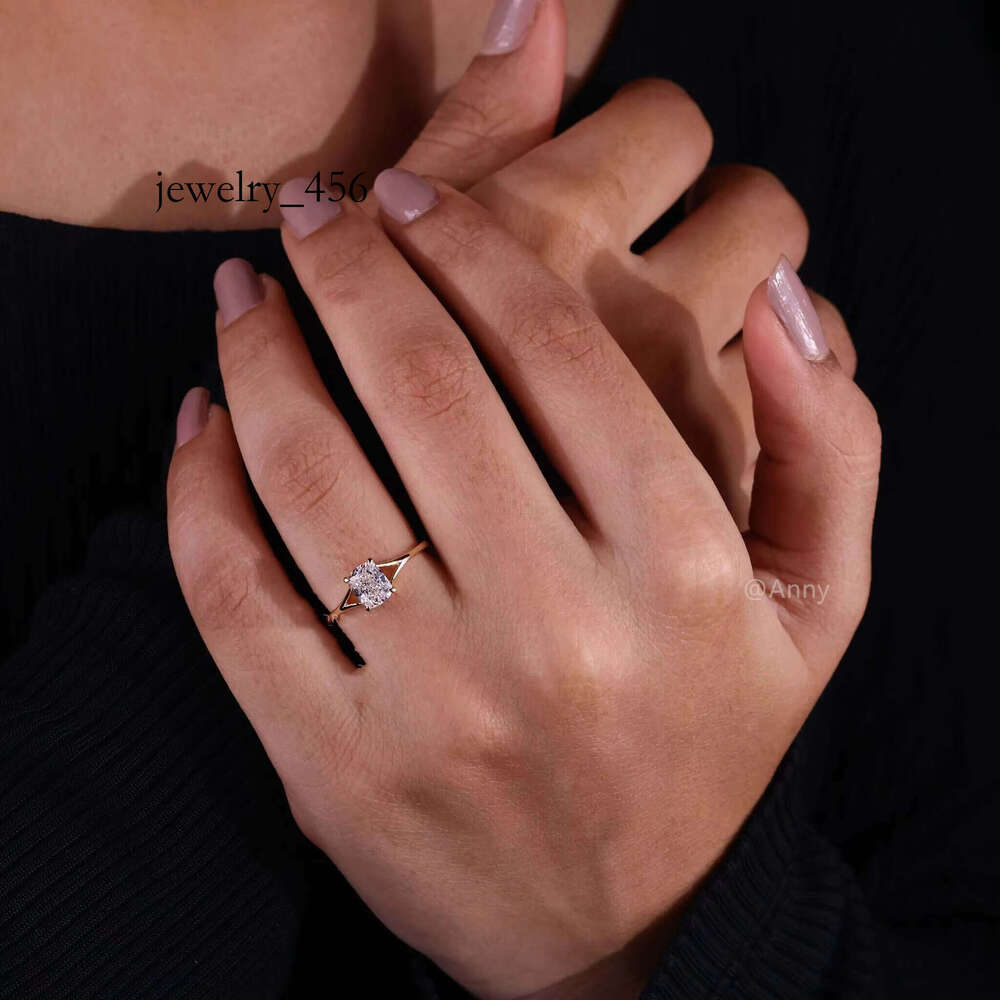 Factory Price Solid Sier Elongated Cushion Cut VVS Solitaire Engagement Custom Moissanite Wedding Ring