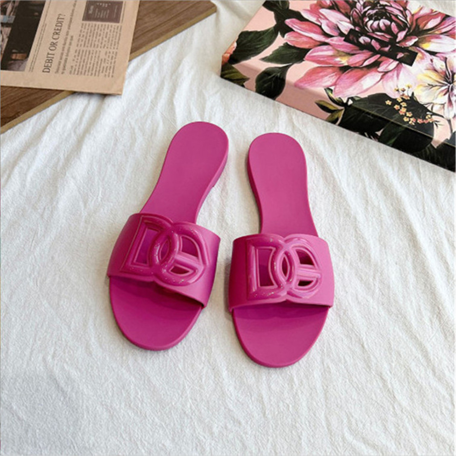 Women Designer Slippers Rubber Leather Mules Flat Heels Woman Claquette Luxe Hollowed Out Slides Summer Room Outdoor Shoes Sandals