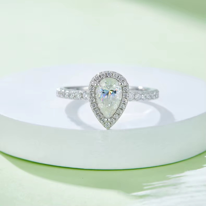 High Quality Classic Wedding Sterg Sier Water Drop Shaped D Color Pear-cut Moissanite Ring with GRA Certificate